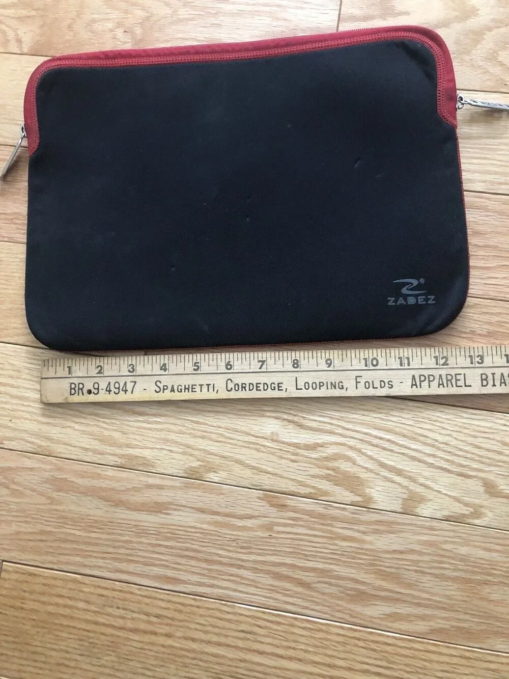 ZADEZ Neoprene Laptop Tablet‎ Holder Black Red 13 x 10 inches